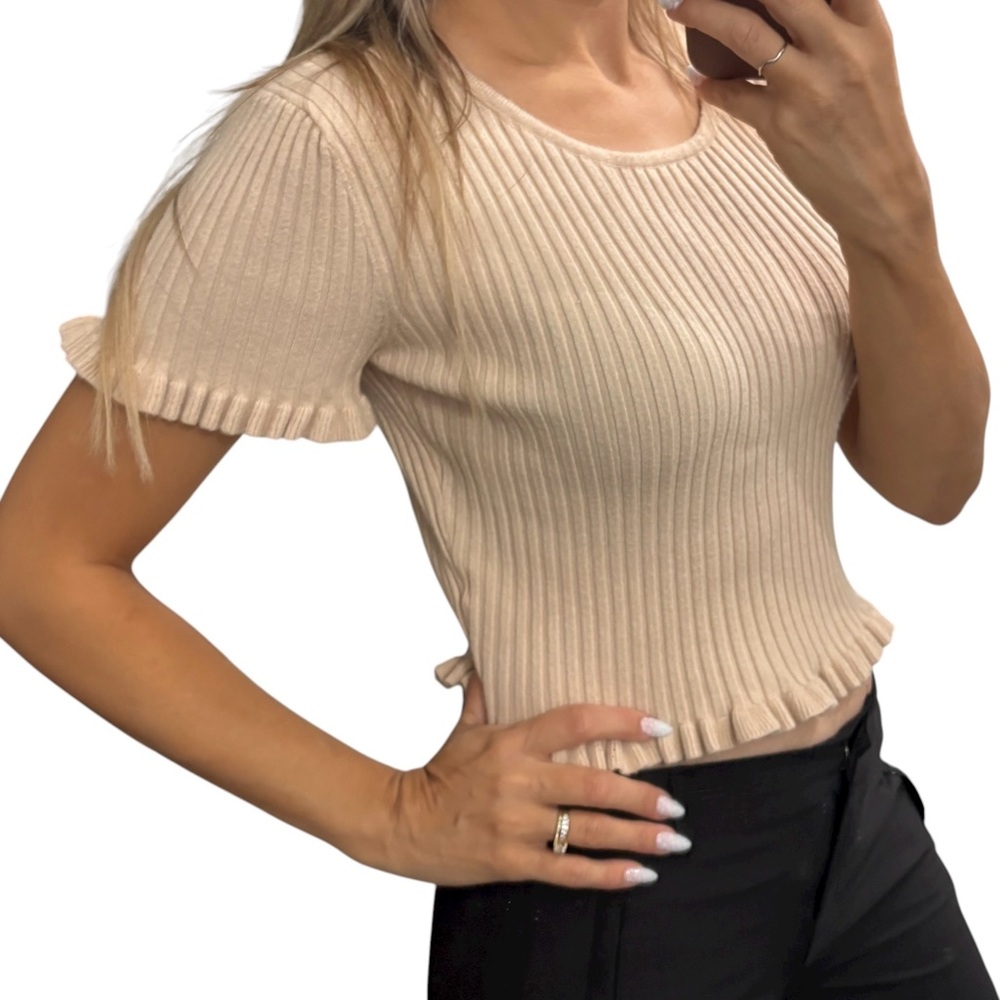 GILLI Ruffled Beige Ribbed Top size Small - Picture 4 of 10